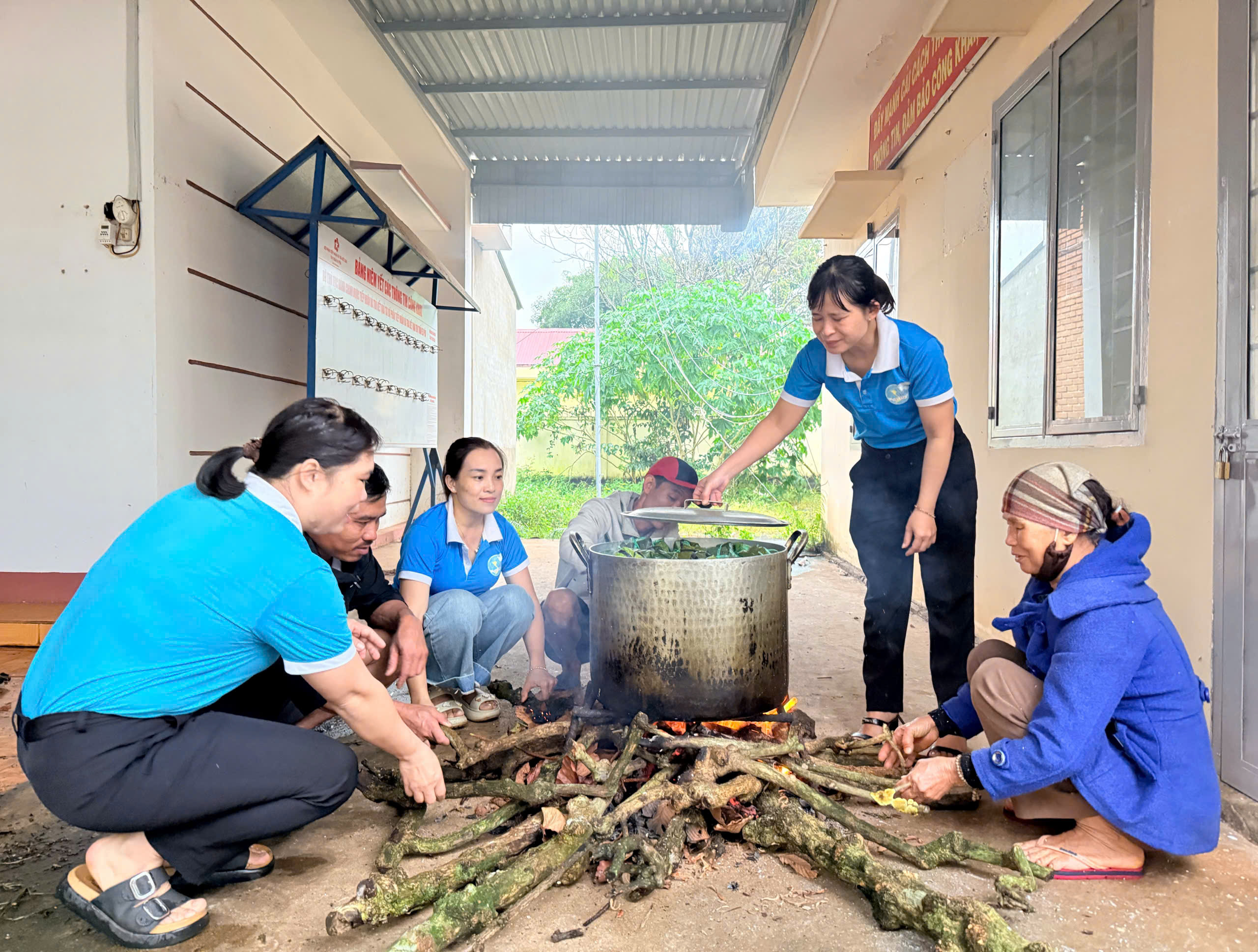 Xã Quảng Phú gói 1.000 bánh ú hỗ trợ đồng bào vùng lũ